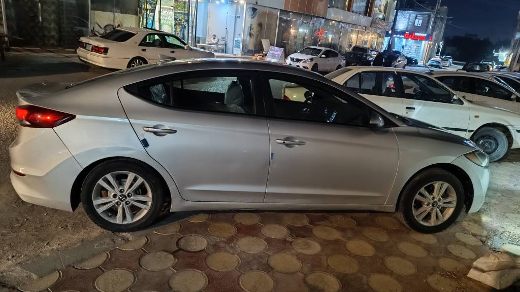 النترا مديل 2017 رقم اربيل 
مواصفات سياره ،،،بصمه تشغيل +ابواب
تحكم استيرن جهتين/شاشه لمس +كامره خلفيه 
داخل بيجي،،، محرك دوش لابخار ولاتنقيص 
تبريد ثلج ,,,وارد امريكي حادثه جاملغ وباب تبديل 
وبلعراق بيه قطعتين صبغ ،،،السعر 115ورقه بيع أو مراوس حسب القناعه رقمي *********** النجف, العراق
