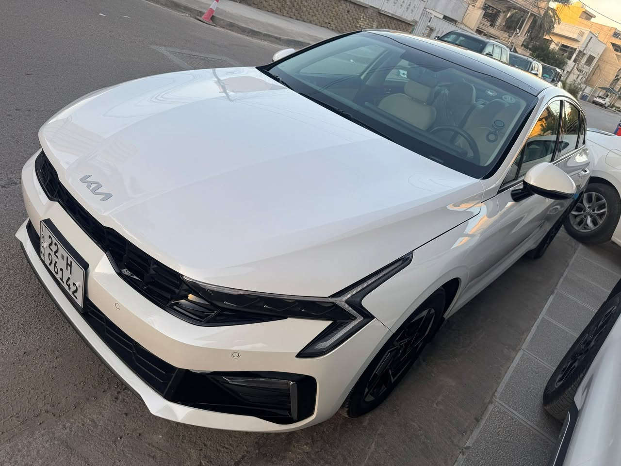 السلام عليكم   🏆ارخص K5 بالعراق 🏆
للبيع فقط ارخص من الامريكي 
K5 خليجي موديل ٢٠٢٤ وكاله نم اربيل كفاله عامه من الصبغ والشخط والتكحيل جديده جدا بحاله الزيرو ماشيه ١٩ الف كيلو 
⚔️المواصفات ⚔️

بانوراما 
بصمه ابواب وتشغيل 
كراسي جلد وكهرباء 
شاشه متصله وكامره 
حساس امامي خلفي 
لايت زنون وبك لايت لد 
هندبريل بصمه 
تبريد شاشه 
وباقي المواصفات المعروفه 
مكانها بغداد الكراده 
***********
السعر    ٢١٥   ورقه  وبدون عمله واذا لكيت هيج نظافه وبهيج سعر اتوكل اشتري حتى لا اتعبني واتعبك وربي يرزق الجميع
