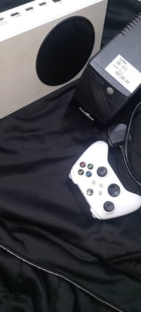 XBOX سيريس S انتاج 2025 مستعمل فقط شهرين السعر المطلوب 500الف السعر ال...