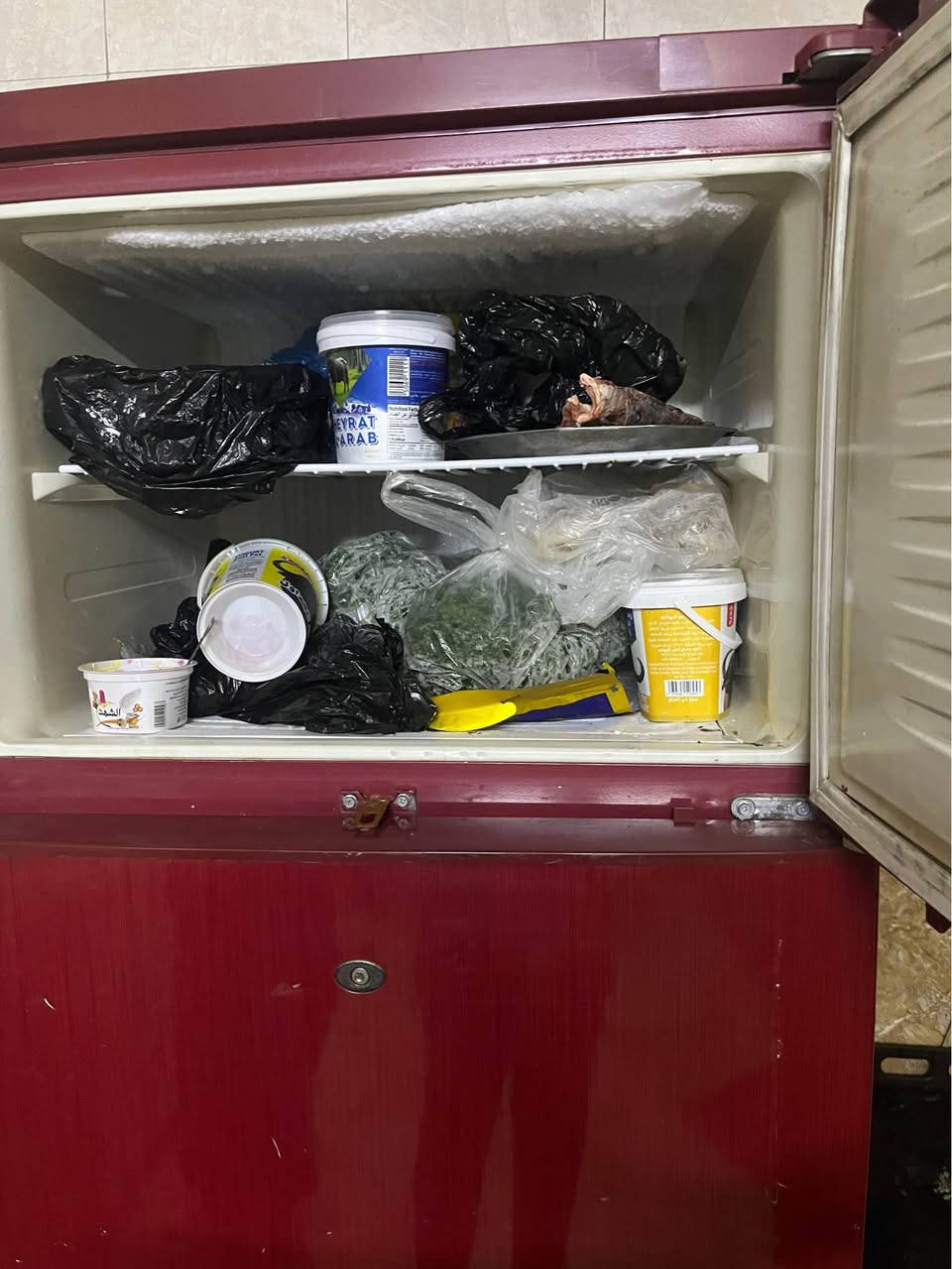 ثلاجه كبيره الحجم نضيفه جدا تجميد فول فوك وجوه وعلى الفحص سعرها 250 وبيه مجال المكان نهايه الشعله منطقه الدهله *********** بغداد, العراق
