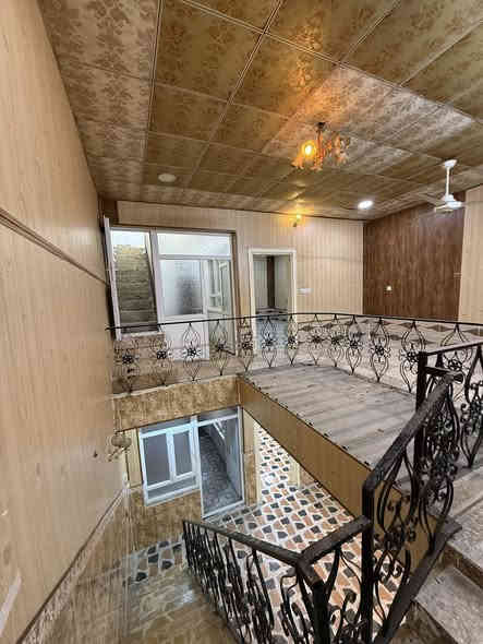 بيت ١٢٥ متر على شارع رئيسي 

اربيل /دارة تو الجديدة 

سعر البيت ٥ دفتر ٢٠ ورقة بي مجال معاملة 

للاستفسار والتواصل واتساب ***********
