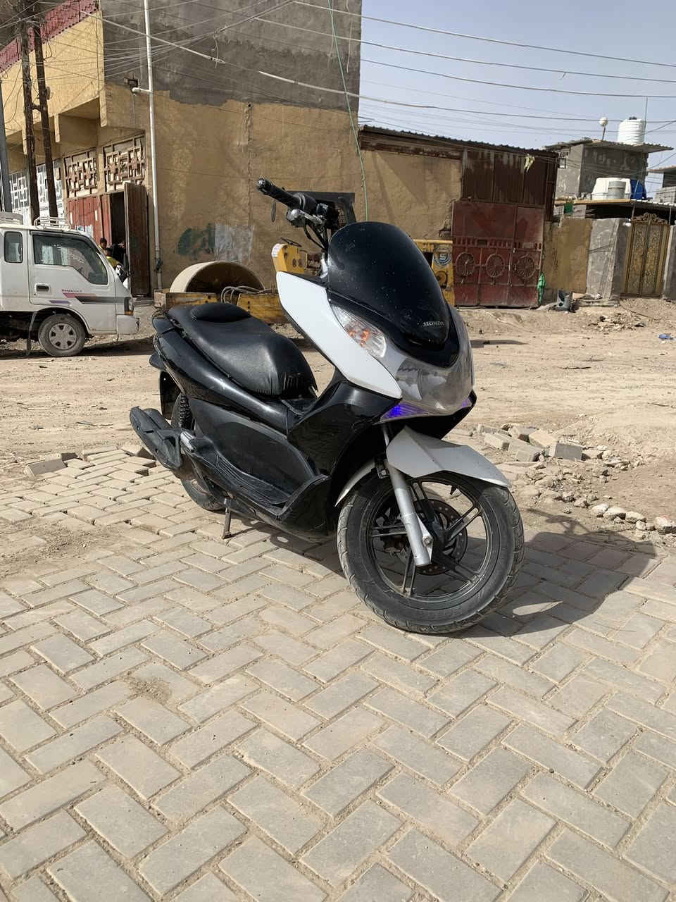 السلام عليكم
دراجة PCX جيل اول 
محرك 125
حساس استان 
حساس ازدحام 
دبل اشارة 
دراجة خير من الله فقط الكفرات يرادلهن شوية ترتيب  
المكان بغداد سبع قصور 
رقم الموبايل: *********** 
اتصل وبيك خير وادلل
