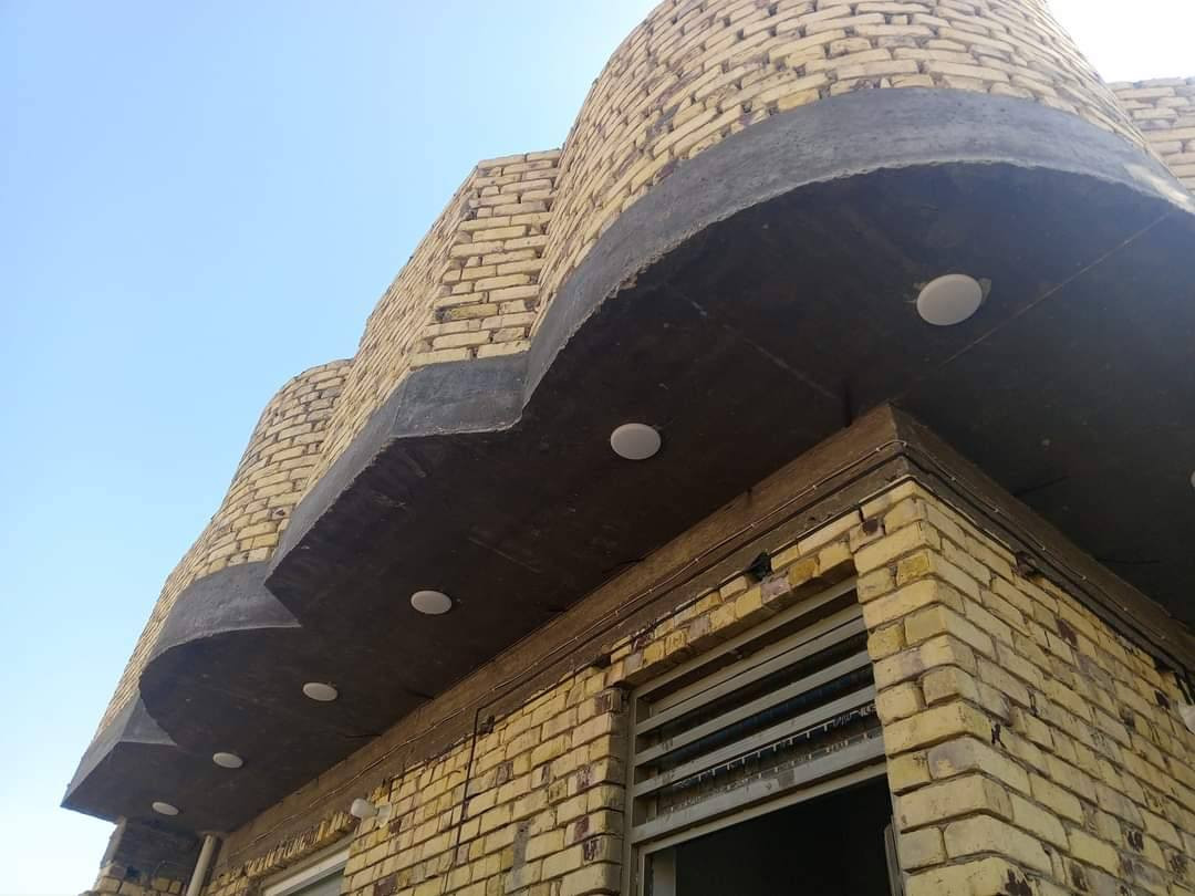 بسبب الوعود الكاذبه وعدم المصداقية....قمت بأعادة المنشور 
يوجد بيت للبيع مساحة 200 متر طابق واحد مسلح كونكريت سقف وأساس شغل درجه اولى يتكون من غرفتين وصاله ومطبخ حار وبارد وأستقبال وصحيات داخليه وخارجيه بيبان حديد تسكام درجه أولى شبابيك المنيوم b..b.c  السعر الكلي 135 مليون مطلوب أسكان 44 التسديد الشهري 221 ألف دينار الإتصال على الرقم ***********

ملاحظه //أخوان الشراي  إله خيارين
الخيار الأول //الأسكان يريده يبقى وراه  لازم يبدل الكفيل والمقترض ويداور بأسمه ماكو مشكله أخوان لحد يكلي يبقى الكفيل نفسه اليشتري لازم يجيب كفيل 

والخيار الثاني //إذا تريد البيت (حر) مامطلوب هم ميخالف ينطيني سعر البيت كامل وأجيبله سند بيت طابو صرف مامحجوز وأهلاً وسهلآ بالشراي بيت ومرتب ونظيف والصور دليل على ذلك 

العنوان عفك /حي أور الثاني خلف بيت أنور أبو المطعم ابو شهد مجاور سيد سلمان أبو حيه
