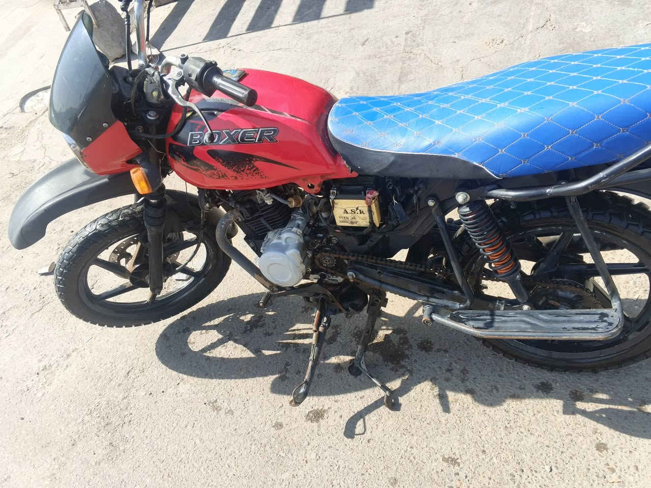 بوكسر 21 اوراق موجوده
شارع حيفا ساحه الطلائع مقابل جامع موسى الجبوري
بيه نقوصات بسيطه 
***********
900
