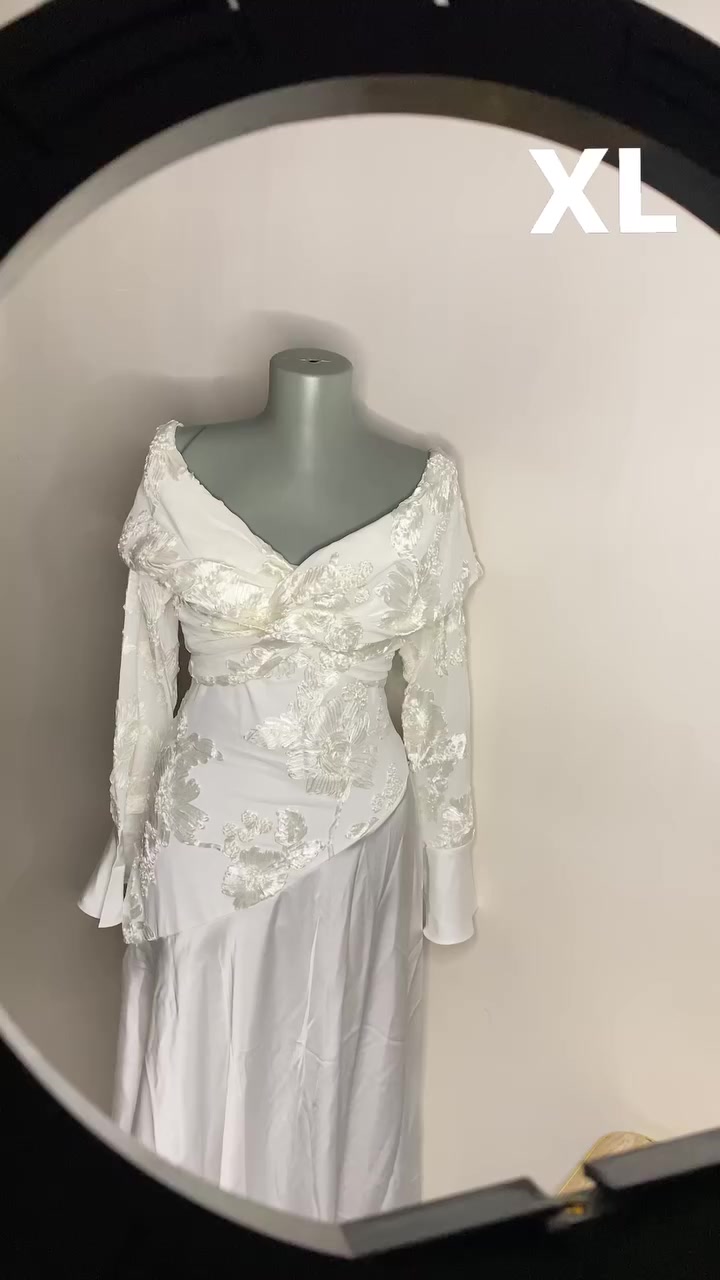 فساتين جديدة غير مستخدم 
للاستفسار واتساب ***********
