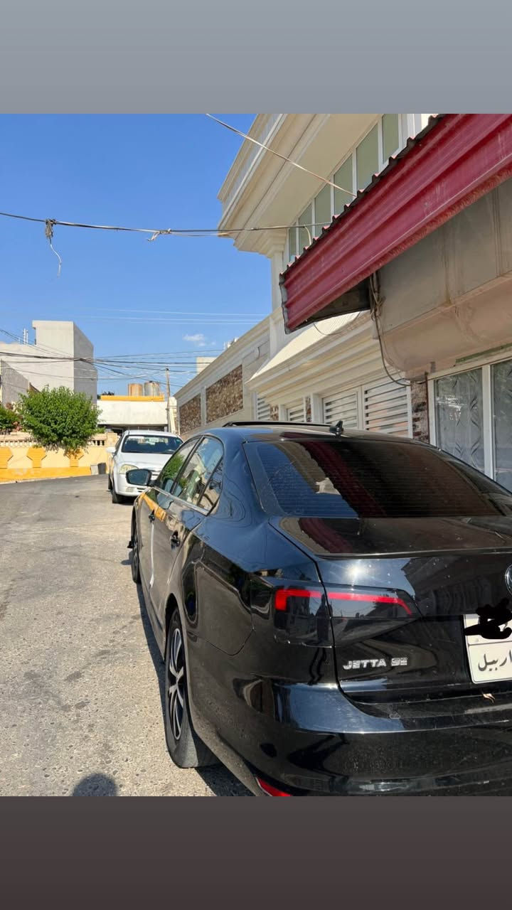 جيتا موديل ٢٠١٧ فول مواصفات 
سيارة ٤ قتعة ونص صبغ و كير و محرك كهربائيات كل بشرط تبريد عل سويج محرك ١٤ تيربو مرغوب جديد سيارة فول فول كشنات جلد و هيتر ك سيارة سلايد و بصمة و شغال فتل رادار باب بصمة سيارة فول تغم تايرات جديد سعر ١٠٦ ورقة ومكان سيارة دهوك *********** دهوك, العراق

