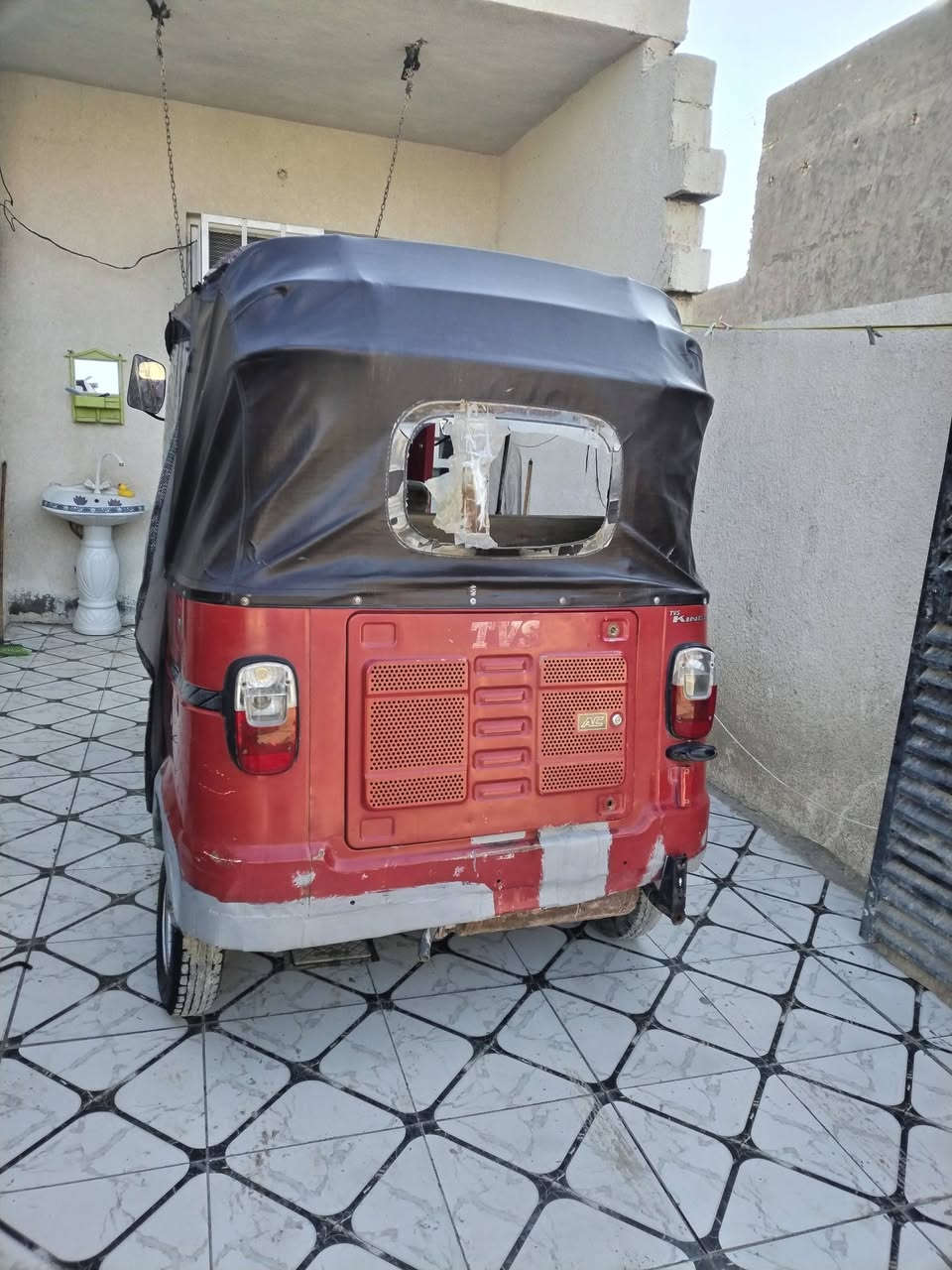 سلام عليكم ورحمة الله وبركاته تكتك موديل 18 مرقمه كامله ما بيه اي عطل نكره سلف وكبل للشارع عوزه بس جادر تكتك معمره جديد سعره 4 وبيه مجال شي بصيط هاتف ***********/*********** مكاني بغداد ابو غريب قرب مستشفه ابو غريب
