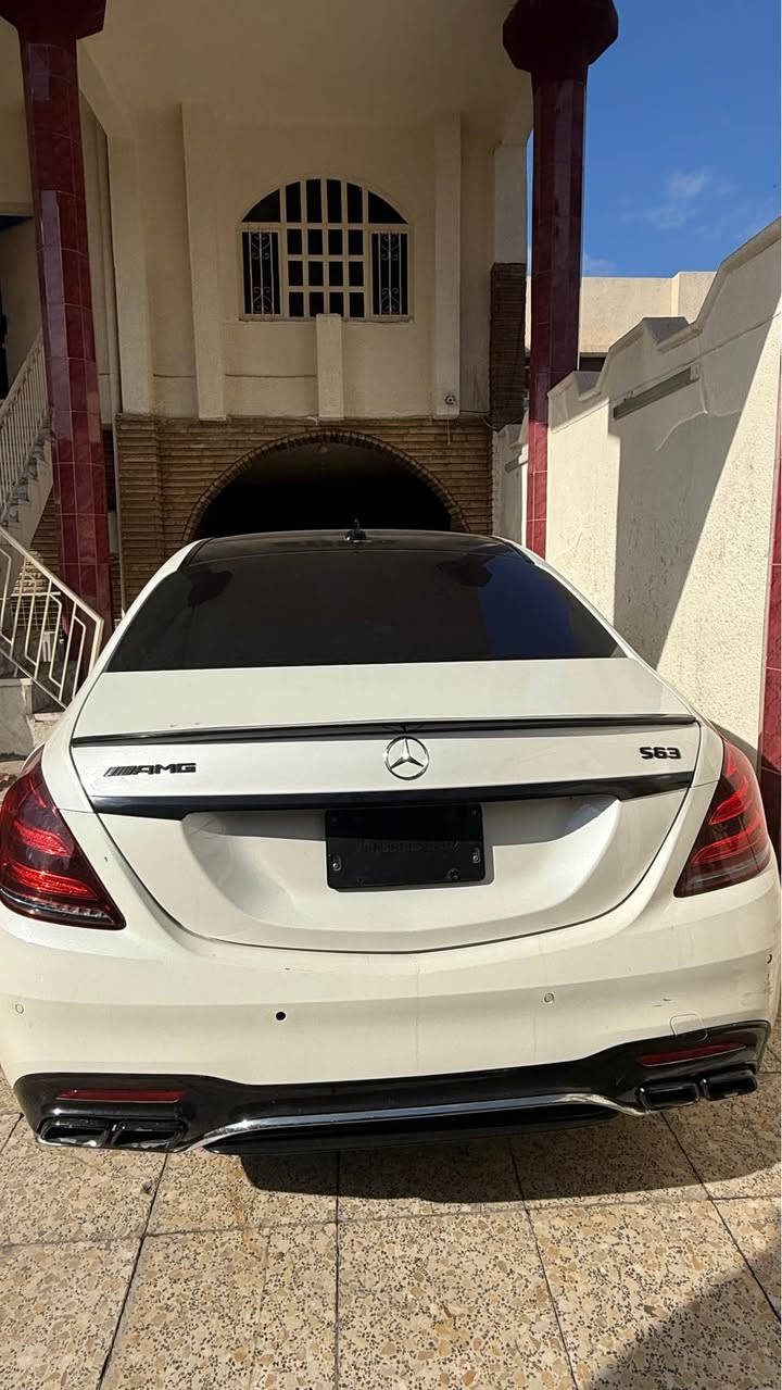 السلام عليكم 
تحية طيبة من رخصة الادمن 
مرسيدس s class 2014 550 
السيارة اداوات كفالة سرقة انتربول كص 
عليها كت كامل amg 63 داخل وخارج 
بلنسبة للمواصفات 
مواصفات 5 فصوص 
حجم L 
محرك 8 سلندر  بانزين  4.7 توين تيربو 
بانوراما 
قيادة ذاتية 
ناظور ليلي 
داتا شو 
قراءة خطوط الطريق 
بردات داير السيارة. 
جكات 
كشنات تبريد تدفئة 
كشنات داينمك 
كشنات مساج 
ابواب شفط 
نظام الاطفاء الذاتي عند التوقف 
رادرات 360 درجة 
كاميرات 360 درجة 
بانوراما 
صندوق كهرباء 
انارة داخلية متعددة الالوان 
السيارة مزودة بنظام التشغيل التلفزيون 
سماعات صوت برايمتسر 
لايت ميديا متحرك حسب الطريق 
ومعروفة مواصفات المرسيدس وهذا جزء من عدها بلنسبة لتفاصيلها 
 السيارة مدخلها ع ايدي ومستوردها ع ايدي وعليها سيرفز كامل من كلشي 
باتري جديد ac delco 
بيها نقص فقط دبة الماء  مال الزراكات 
مكانها زيونة *********** بغداد, العراق
