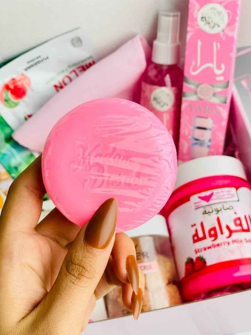 �✨ بوكس بيبي بينك – عناية أنثوية متكاملة ✨💖

دللي نفسك بأجمل تجربة عناية من الرأس إلى القدمين مع بوكس بيبي بينك المصمم خصيصاً لأنوثتك وجمالك 🌸

🧴 غسول المناطق الحساسة لتنظيف لطيف وانتعاش يدوم 💗
🫧 صابونة الأنوثة للمناطق الحساسة تعطي نعومة وراحة يومية 🌷
🧼 صابونية للجسم والمناطق الحساسة ترطيب ونظافة بدون جفاف ✨
🧽 ليفة ناعمة لتقشير خفيف وتنظيف أعمق للجسم 💕
🍬 كرات السكر المقشرة للجسم لتنعيم البشرة وإزالة الجلد الميت وتجديد النعومة 🌟
🎁 ماسكات هدية 4 قطع لتفتيح وترطيب وإشراقة فورية للوجه 💆‍♀️ بغداد, العراق


**إذا كنت صاحب هذا الإعلان وتريد حذفه لأي سبب، رجاءا أرسل رسالة إلى الدعم الفني**