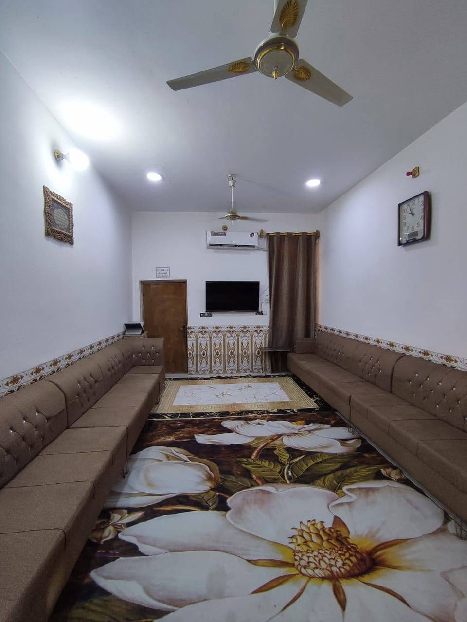 دار سكن للبيع في حي الصحة بلبداية قرب رؤف ٢٠٠متر كونكريت بناء حديث طابوق السعر ١٢٠ 
دار سكن للبيع في حي الصحة بلبداية قرب رؤف ٢٠٠متر تبليط خدمات كامله 

♦️♦️♦️♦️ قرب #رؤف طابو صرف 

#غرفتين #وصاله #ومطبخ #وصحيات #واستقبال 👏👏

#السعرــــ120مليون وبيه مجال 🤏

#اتصل*********** ☎️☎️

@الجميع @إشارة
