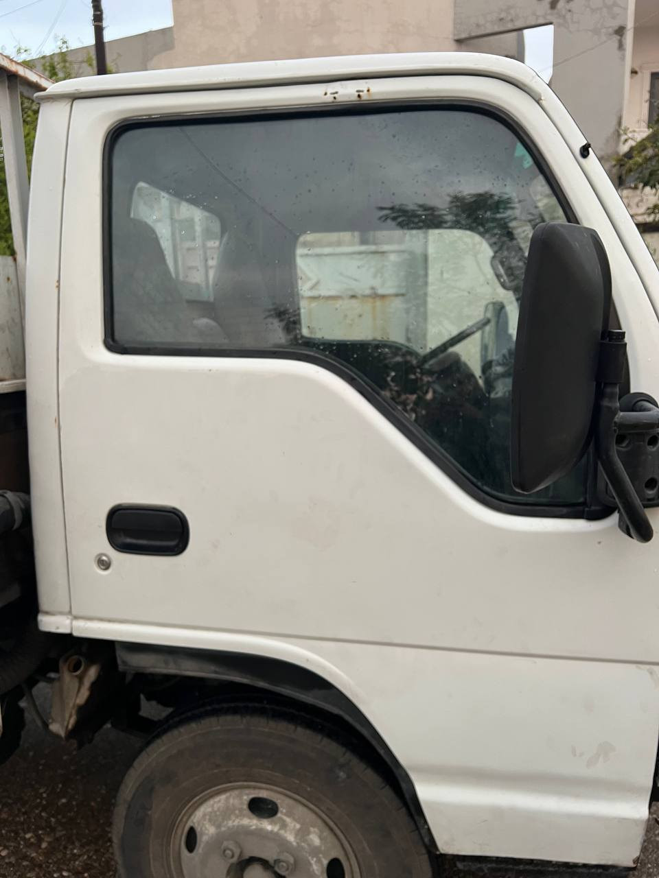 كنتر ازوز موديل94 رقم بغداد سنويه ساقطه ب19 مسجله بالسنويه بدي كرين غرامات مصفره شاصي وكير بشرط محرك لابخار ولاصرف كهربائيات شغاله طول البدي طول البدي 5متر التايرات الأماميه جوبلس وياها محجر 
مكان السياره كركوك السعر 90
***********
