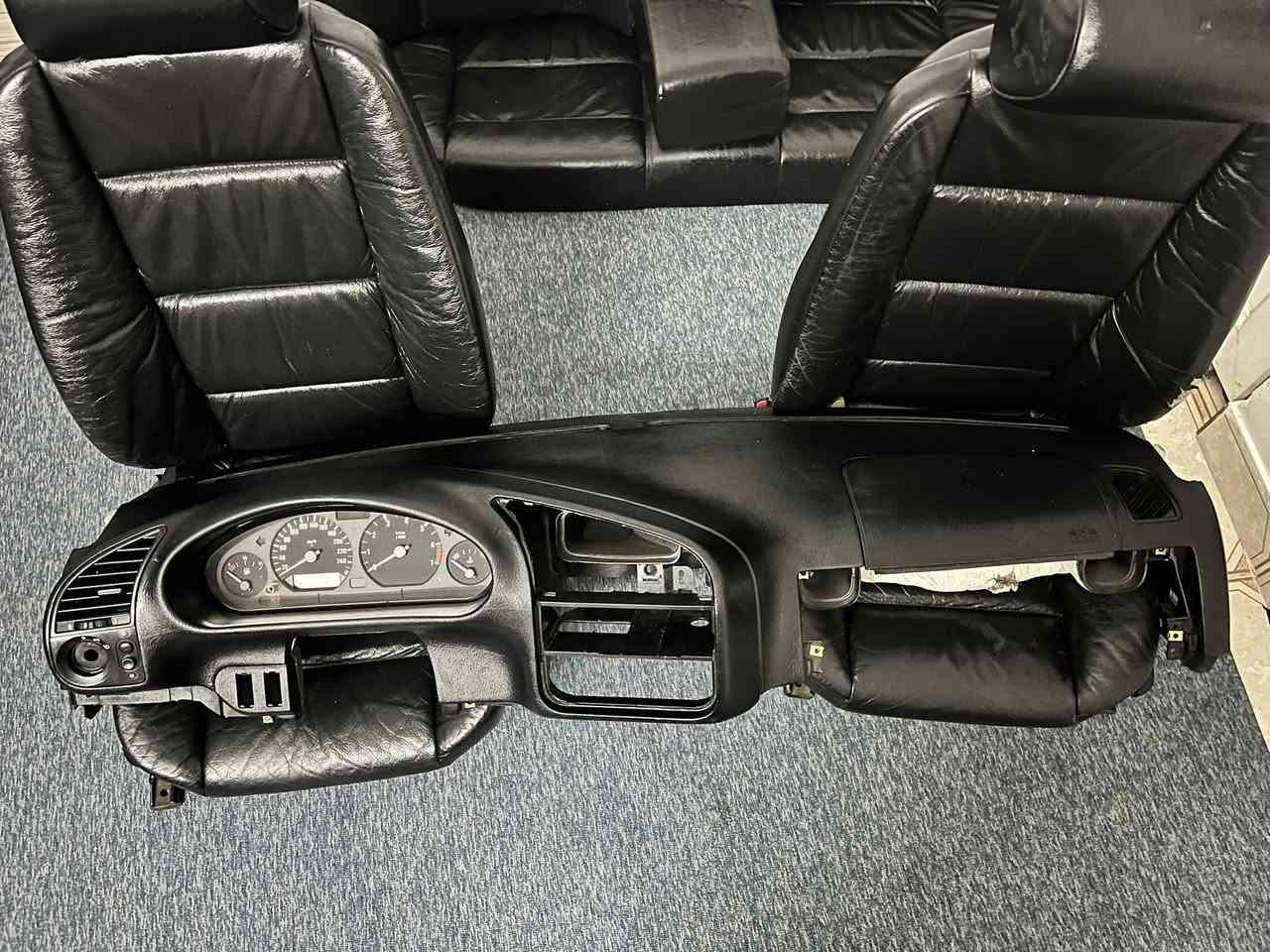 سلام عليكم شباب غرفه ارباك كامل لبيع حاويه موديل ١٩٩٥ جلد و جام كهرباي 28 قطعه سعرها 6ورقات نص من اخير 
مكاني اربيل 
***********
