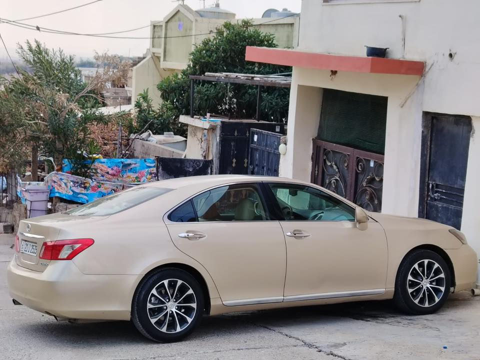 لكزز es350 سنويه جديده رقم جديد موديل 2007  ضررها بابين جه سايق  مبدل تجاري نفس لون وجاملغ سكن بي بارد وباب سكن بي بارد شرط كير ومحرك تبريد حداديه تواير جدد رايدها 105 ويها مجال مكان سياره كركوك ***********
