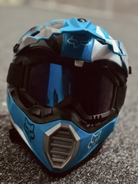 خوذه قفاز للبيع مستعمله اقل الشهر 07759981651