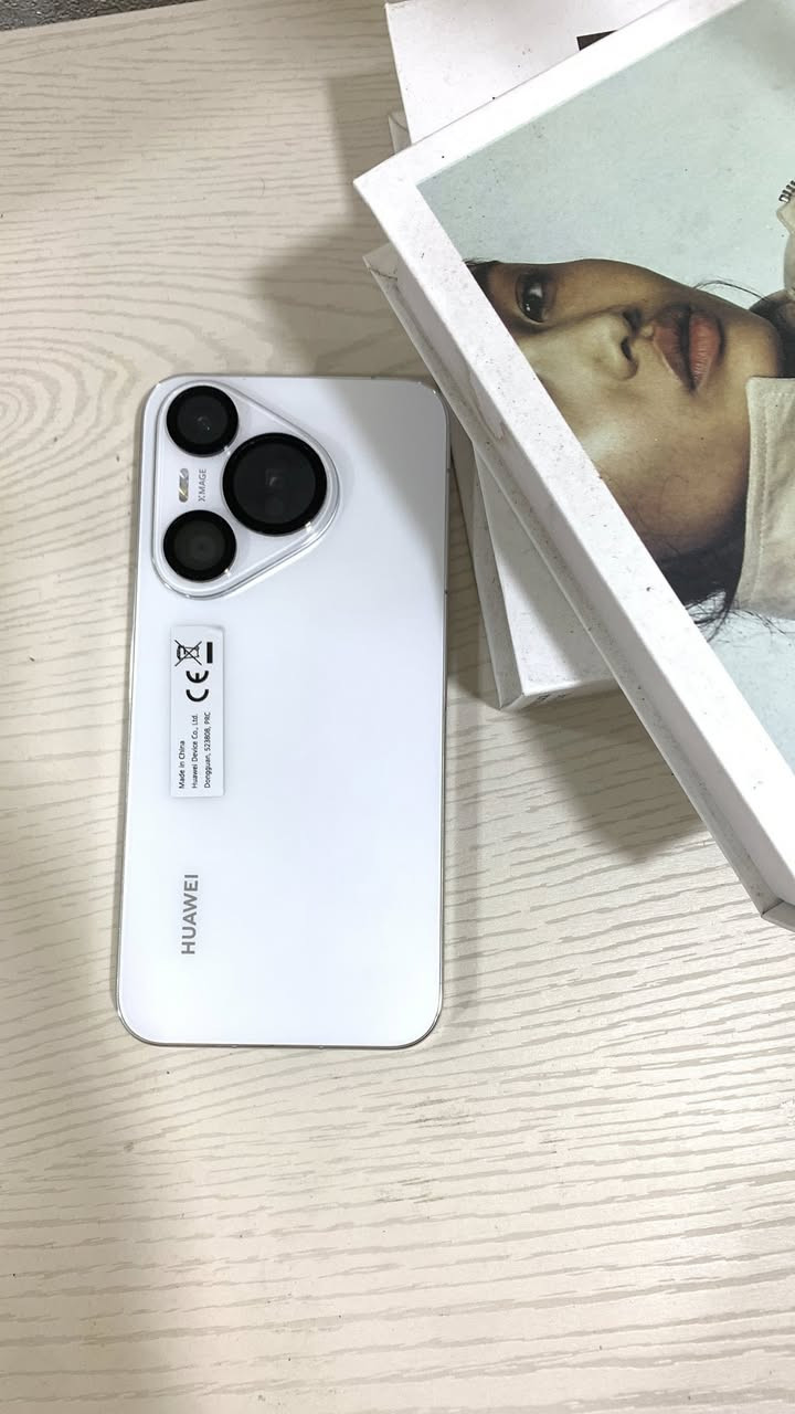 هاتف Huawei بيورا 70 العادي
لون أبيض أنيق وفخم 🤍
✨ المميزات:
📸 ثلاث كاميرات بدقة عالية – تصوير واضح ونهاري وليلي ممتاز
🔋 بطارية قوية تدوم طول اليوم
⚡ أداء سريع وسلس بالتطبيقات والألعاب
📱 شاشة كبيرة وواضحة بألوان جميلة
💾 مساحة تخزين ممتازة
🎨 تصميم راقي وخفيف باليد

💯 الجهاز نظيف جداً وحالته ممتازة
💵 السعر: 500 ألف فقط 
العنوان بغداد الشرطة الخامسة


**إذا كنت صاحب هذا الإعلان وتريد حذفه لأي سبب، رجاءا أرسل رسالة إلى الدعم الفني**