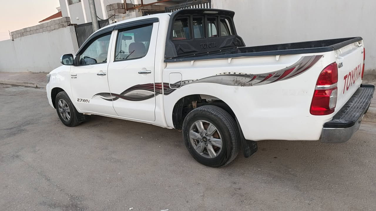 السلام عليكم/بيكم هاي لوكس مديل ١٣ سعودي مكفوله رقم إنكليزي بابل سنويه تنتهي ٢٠٣٠ محرك حداديه تخم تاير باتري تبريد كله ١٠٠/١٠٠ سياره جديده استعمال شخصي  السعر ١٨٠ وبيه مجال الشراي يتصل وبيه خير ويدلل سياره باسمي ***********
