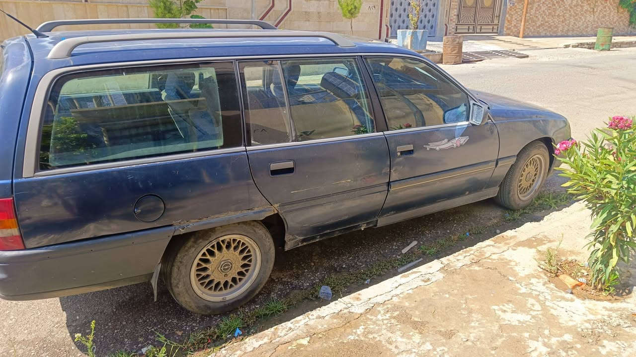 للبيع
اوبل اوميكا استيشن موديل 90 كير عادي 
محرك 6 سلندر 
كير ومحرك شركة ما مفتوح 

غير متوفر على الفيس بوك 

للتواصل عبر الواتس اب لبقية التفاصيل 
***********
