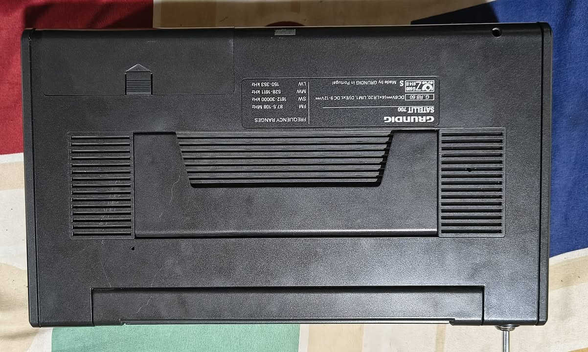 للبيع راديو كراندك ستلايت 700
نظافة 95 بالمية . صوت نقي وسحب حلو . وياه محولة وكتلوك .
السعر المطلوب 300 الف . مكاني بغداد .
موبايل ***********
