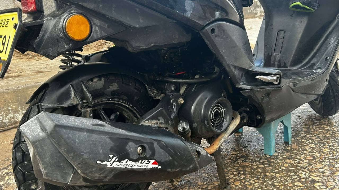 السلام عليكم دراجه سكنس للبيع مامفتوح برغي بل مكينه شخط مابيهه مكان الدراجه كربلاء حي الغدير يم السوك مال حي البعث موديل 2024 السعر 700 وبيهه مجال ***********
