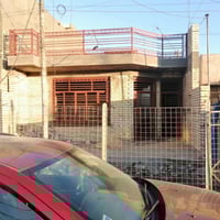 للبيع بيت هيكل في الدورة شارع 60 فرع الميكانيك 4 دكاكين مساحة 150 متر ...