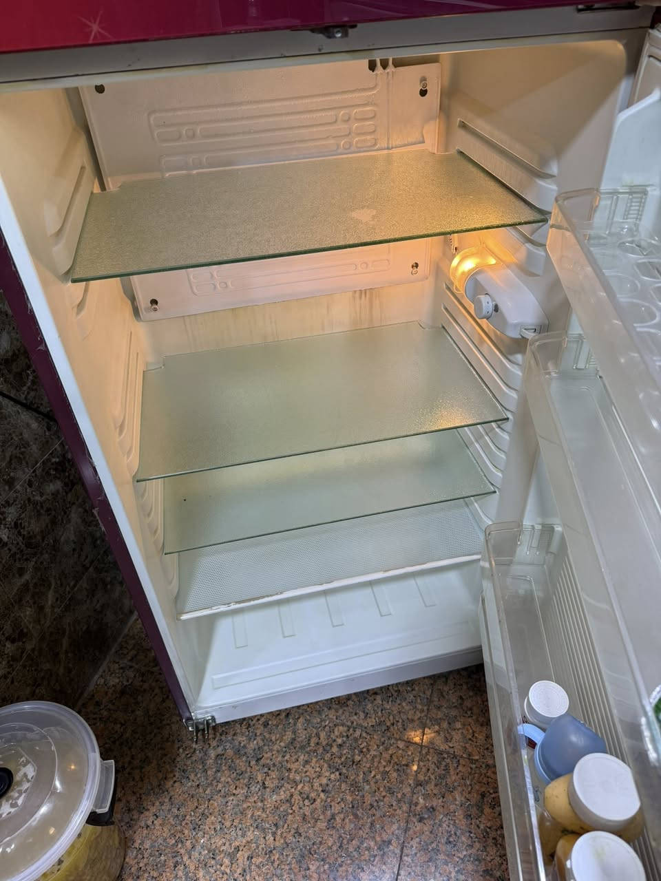 سلام عليكم      ثلاجه كينود ماركه عالميه نضافه جديده شغالات من كلشي فريز براد ونضافه كدامك بل صور 
ثلاجه وبراد ومجمده 
سعرهن كامل مليون مكاني بغداد السيديه 
***********
