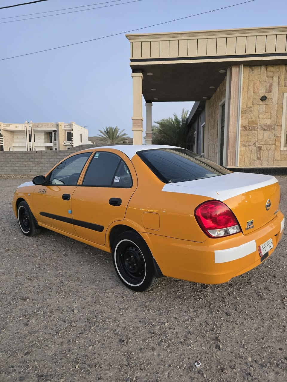 سلام عليكم للبيع سني مؤسسة 2011 بيها جاملغ الخلفي صبغ 
سياره جاهزه من كلشي دوشمه كشنات ا ارضيه تبريد ثلج تخم تاير  محرك بلادي 1600 ماشيه 300تحويل مباشر السعر 83  بيها مجال مكاني الانبار هيت ناحية الفرات لاستفسار ***********
