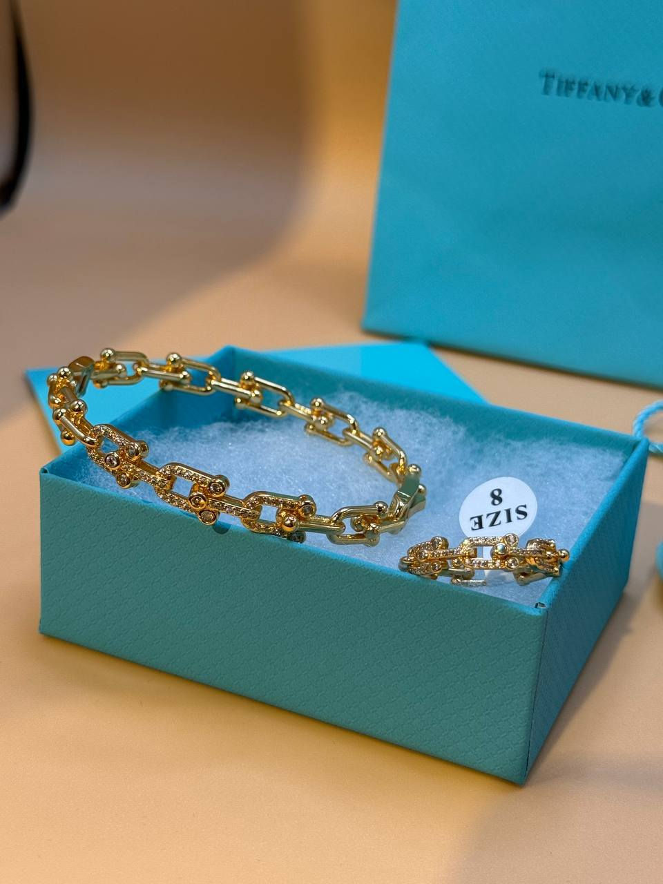 سوار ومحبس ماركة تيفاني مع الملحقات يوجد توصيل


**إذا كنت صاحب هذا الإعلان وتريد حذفه لأي سبب، رجاءا أرسل رسالة إلى الدعم الفني**