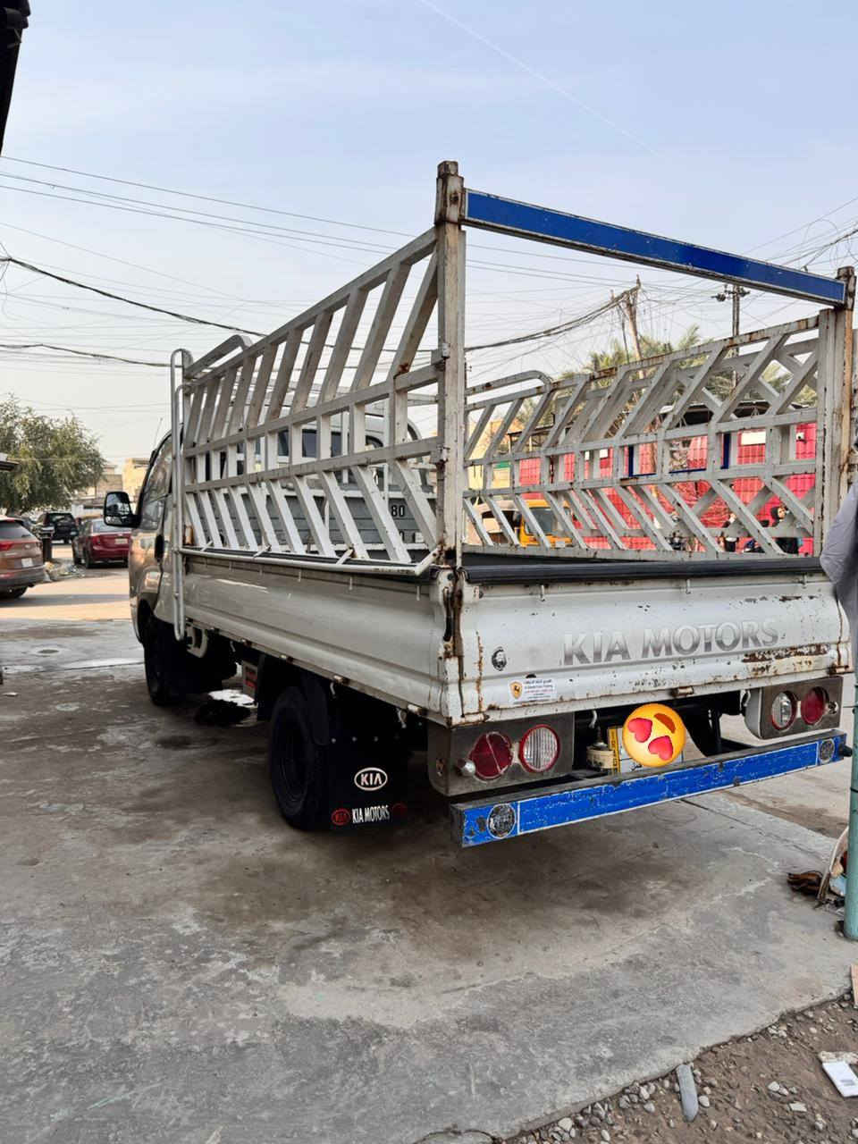 كيا بنكو ٢٠٠٩ رقم بغداد 2700 بلاديه ونظيفه.. كفاله من الصبغ والضربه والكص فقط خياس بداية الداير بأسمي مع المحجر كلشي بيهه بلادي وكهربائيات كلهه شغاله 
مكانهه الشعب 
السعر ٩٥ وبيها مجال 
***********
