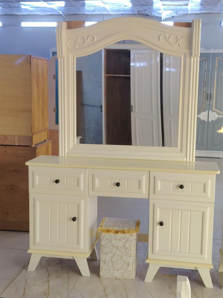 مرحباً بما انو جاي رمضان واكيد كل امهاتنا تعبانات ولازم ندللهن بكرسي الصلاه او سرير ابو النفر او بوفيات حتى يخزنن عراضهن والعرايس راح يجي العيد وعدنا غرف عراقيه باشكال التركي بأنسب الاسعار وحتى متوفر خدمه التقسيط لحاملي الكيكارد ويتوفر تجديد للاثاث بالصبغ وعمل جميع الاثاث بنجارة عراقيه وكلشي يجي بالكم اثاث نگدر نوفره للاستفسار على الأرقام التاليه 
***********
معرض داماك للاثاث المنزلي
