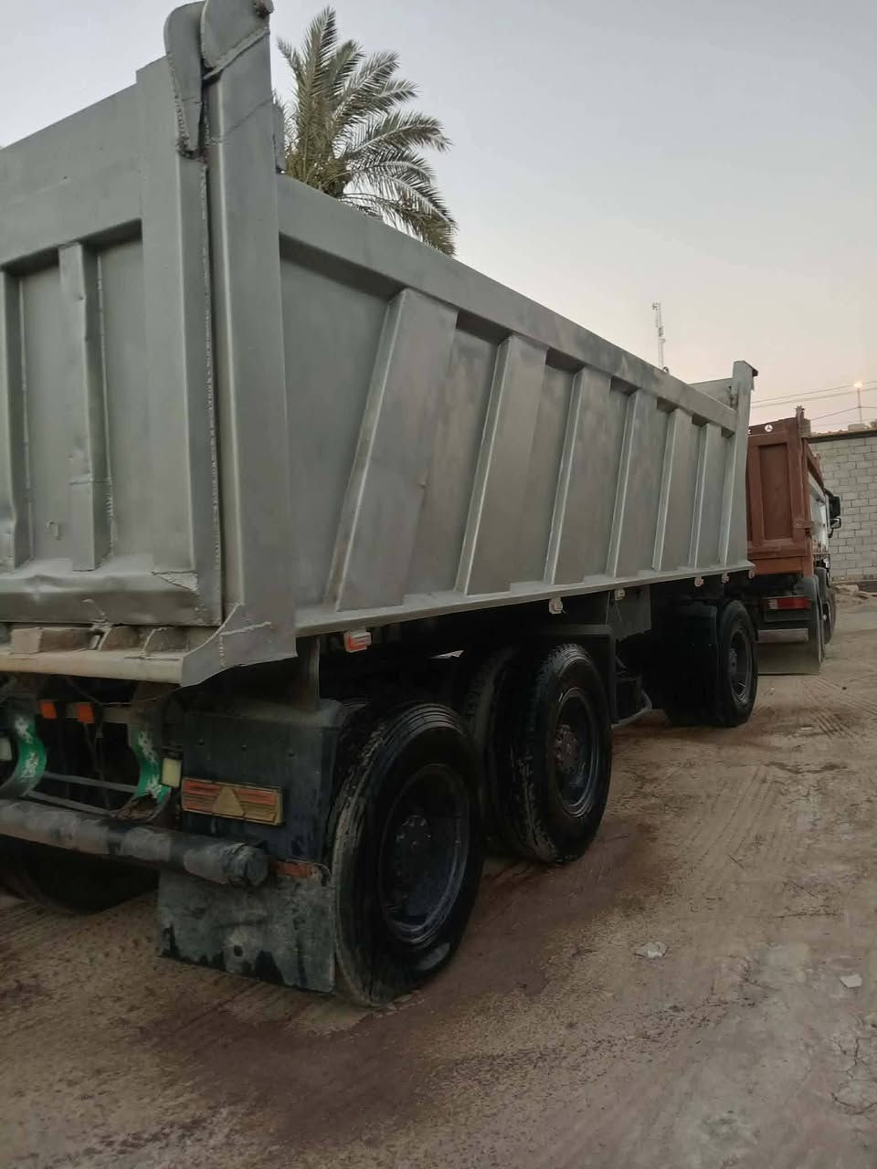 السلام عليكم للبيع أو مراوس بسياره صغيره مقطوره مايلر تايرات عايزه زوج طول 7 وربع ارتفاع ١٣٥ عربانه خفيفه رقم ***********
