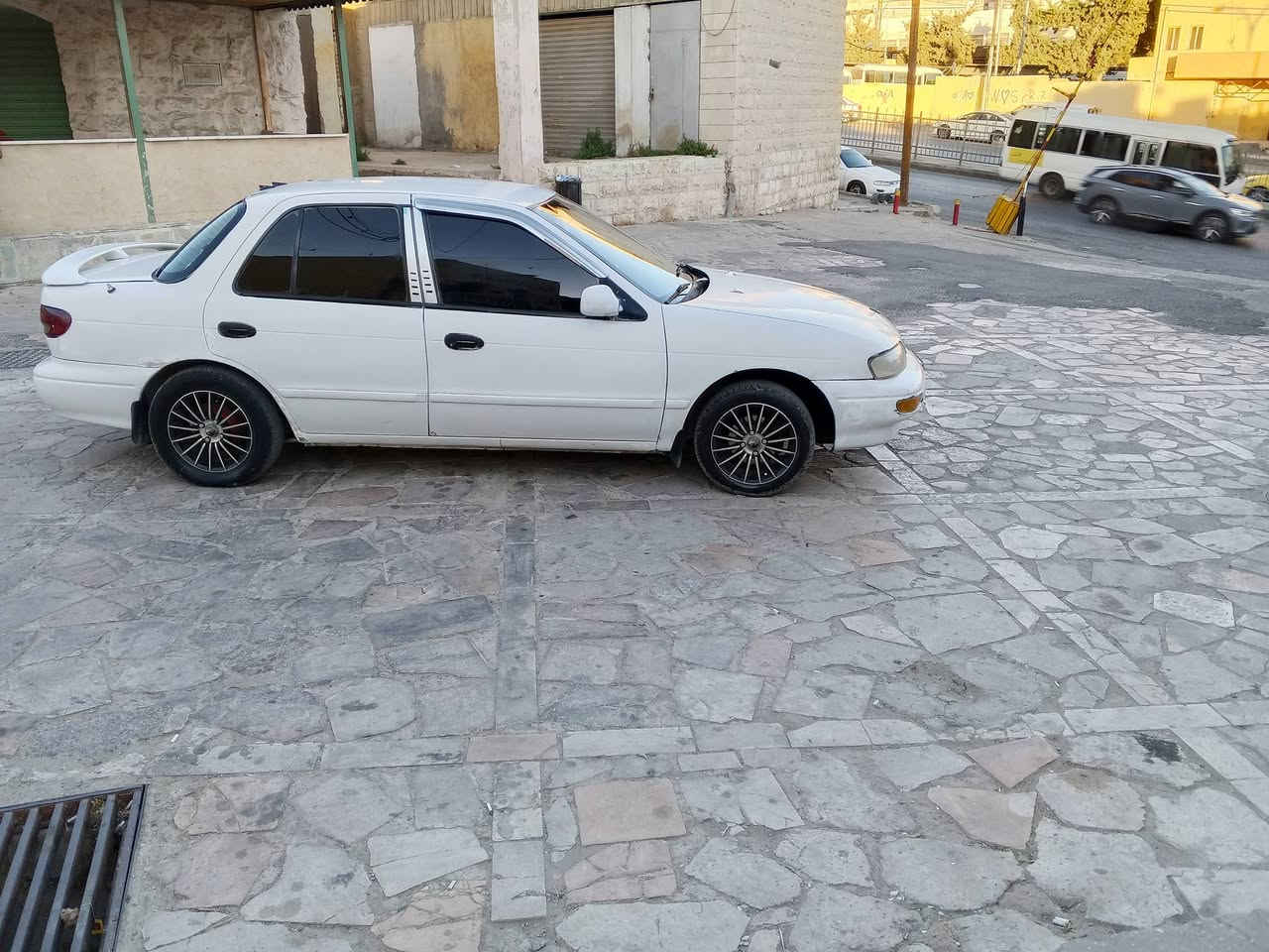 كيا سيفيا موديل 1996 للبيع   
معها ترخيص لشهر 12
ماتور نضيف 
قير فحص 
ميكانيك وكهرباء ممتازه 
دهانها ممتاز
غرفه كما بالصور نضيفه تابلو وبطانات .. 
جنط الاصلي 4فردات كوشوك وكاله 
بطاريه جديده
سنتر شغال 
كل الاضافات شغاله 
الرجاء الاتصال من الجادين فقط السعر 1300دينار
***********779834598


**إذا كنت صاحب هذا الإعلان وتريد حذفه لأي سبب، رجاءا أرسل رسالة إلى الدعم الفني**