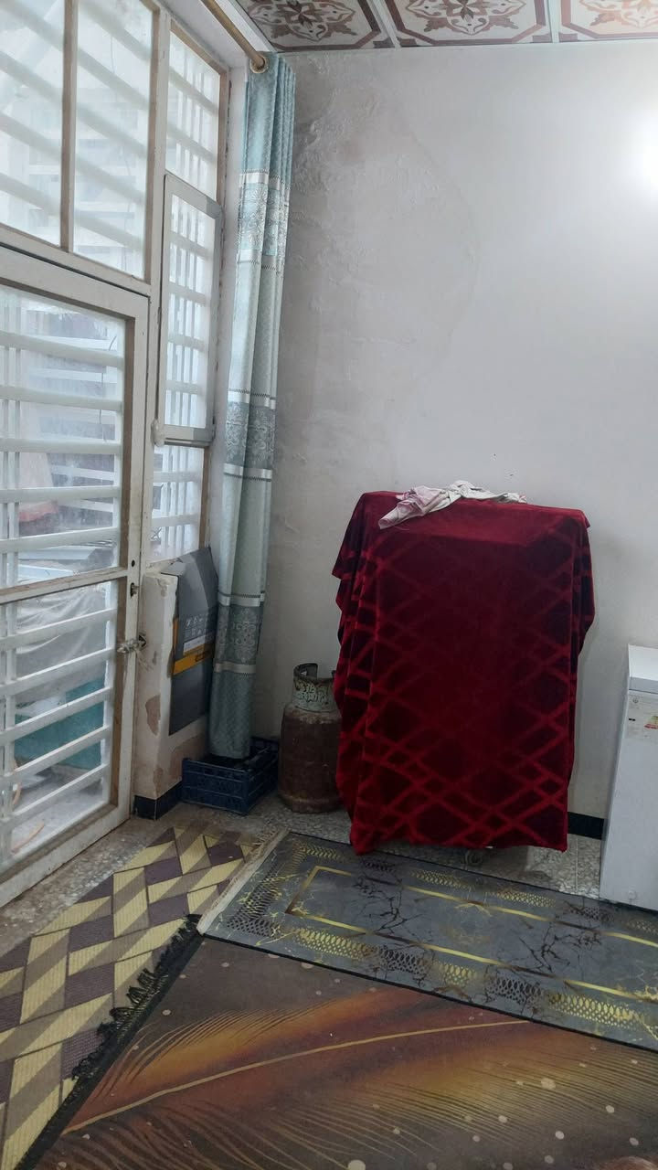 بيت زراعي للبيع 100م بناء طابوق نهروان صب كونكريت غرفتين وصالة ومطبخ واستقبال وصحيات عدد 2 ومكشوفة 60 مليون شارع 8م للاستفسار ***********
