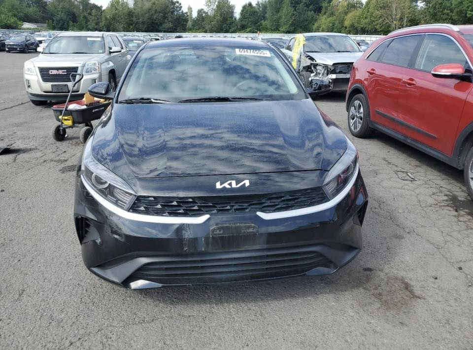 السلام عليكم 
فورتي موديل 2024 
واصله عمان 
ضرره باب جاملغ بدون دواخل موضوح بالصوره 
السعر 110 
***********
تريد دخله صفره تريد تبقيه سوده
