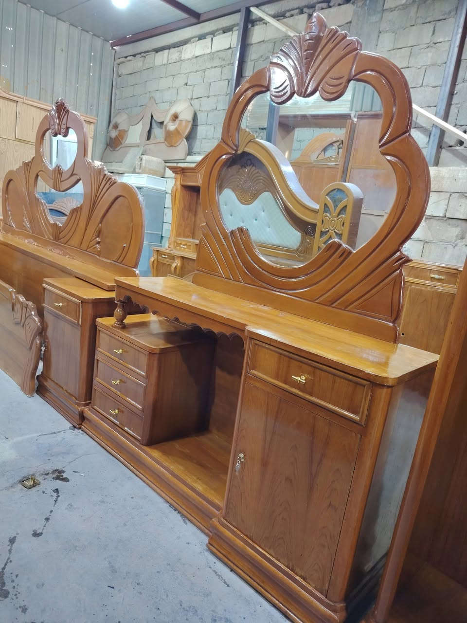 يالله
غرفه نوم ام السته
 تسكام صاج درجه اولى
السعر ٨٥٠ وبيهه مجال
العنوان النجف حولي مقابل شارع عشرين
 ***********واتس
