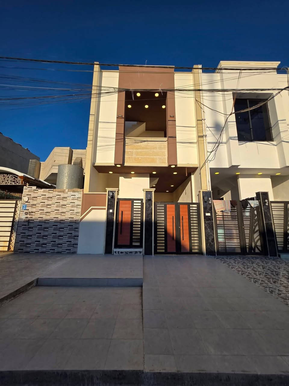 🏢 دار استثماري للبيع
طابقين معزول 
💰 وارد شهري:550،000 دينار
📍 الموقع: حي السماح – السياسين على شارع ١٥
📐 المساحة: 100 م² واجهة 5
📲 واتساب مباشر (مراسلة/اتصال):
👉 https://wa.me/9647731012644
📞 اتصال مباشر:
📞 tel:***********
مكتب عمار الهزاع لتجارة العقارات
