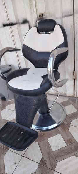 السلام عليكم كرسي حلاقه معه مرايا مكان بابل مدينه القاسم *********** ***********
