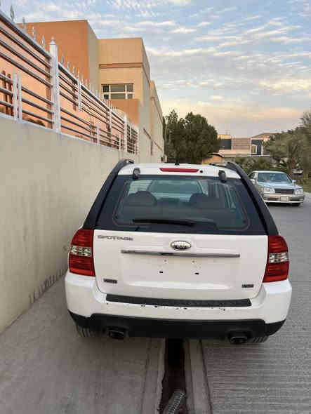 السلام عليكم كيا سبورتج ٢٠١٠ للبيع والمراوس حسب القناعه السياره جاهزه على أخر حبايه مكينه ٦سلندر ٢٧٠٠ فورويل تخم تاير تبريد حداديه مكينه كير داخل بيجي السياره كلش حلوه السعر ٤٥ وبيها مجال بسيط  كصه جنطه 
للأستفسار ***********
