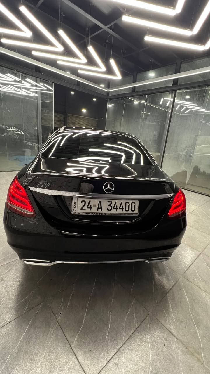 السلام عليكم…. للبيع اوم اوس حسب القناعه 
بس الي يدور جديد ونظيف وماكو هيج نظافه بموديلهه تقريبا الوحيده بالعراق بهيج نظافه 
مارسدس c_class بجم S موديل 2015 مكينه 4 سلندر على ايد وحده وارد الماني اصل كفاله عامه من كلشي بيهه فحص من اربيل فول مواصفات 1/1 رقم شبه مميز بأسمي السنويه بصمات عدد 2 
كشنات جلد ومخمل فتحه سياره كلش جديده بعدهه على وضع الزيرو ماشيه 105 حقيقي على الفحص كل صيانته بشركه مارسدس مكان السياره بغداد زيونه 
السعر/240$
للاستفسار/***********
