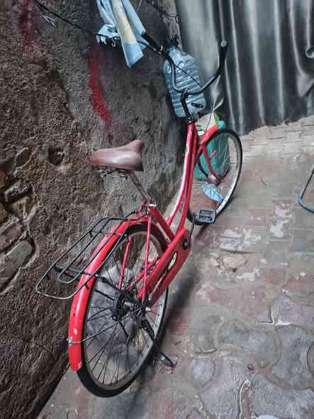 السلام عليكم بايسكل ياباني للبيع حجم 26 موديل 2015 نضيف السعر ب 45 وبي مجال مكاني كربلاء حي العامل السوق الوسط رقم واتساب ***********
