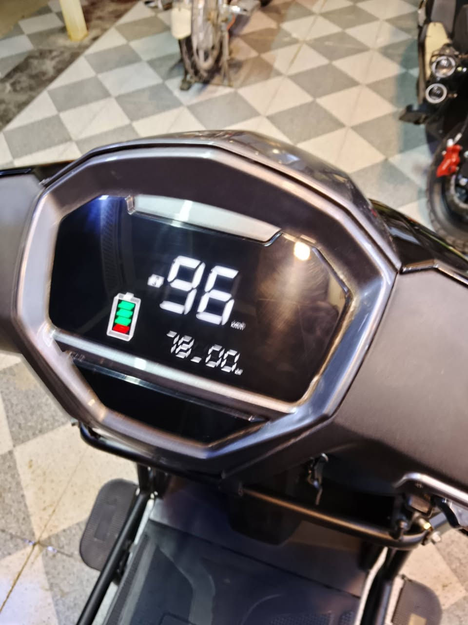 سلام عليكم للبيع او مرواس حسب لقناعه دراجه شحن لعالميه سكنس ويل 12 6 بطاريات 36 امبير على فحص دراجه كلش نظيفه سعر 675 
***********
