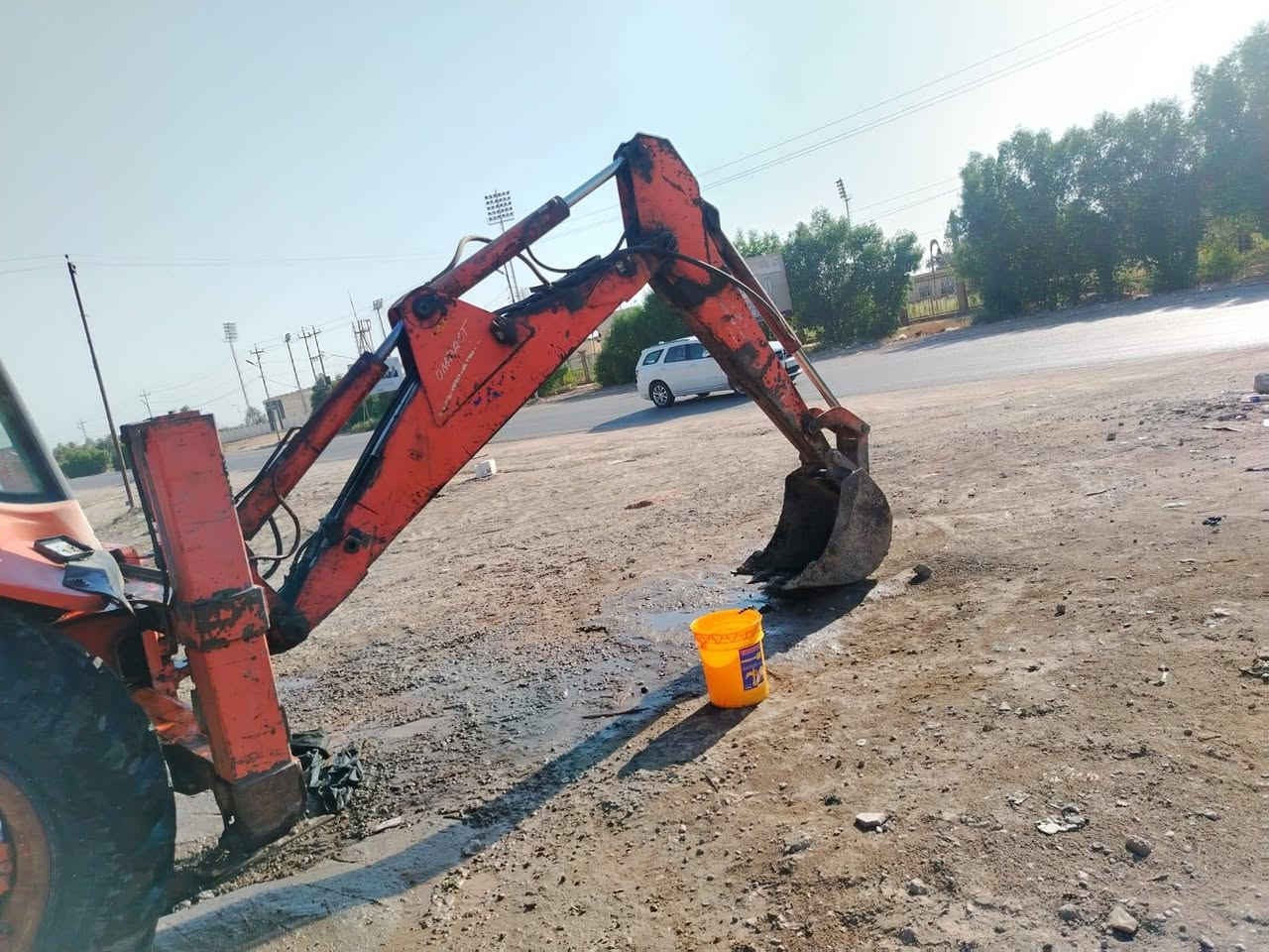 سلام عليكم للبيع حفاره فيات هيتاشي موديل ٢٠٠٤جاهزه للشغل مكينه خير من الله مضخه جديده حركات خير من الله سعر65بيه مجال بابل مسيب ***********
