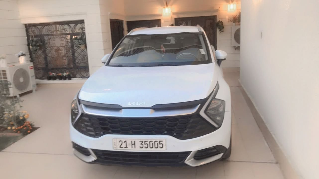 سلام عليكم سبورتج 2022  سياره نضيفه جداً جداً استعمال شخصي ماشيه 65السياره  خليجي كفاله عامه ماعده الي بل صوره شبرين بل باب الي خلف السايق رقم سليمانيه 
بسمي تحول مباشر السياره قطعتين تبريد بصمه كامرات خليفه رادرات امامي حساسات فول عده الفتحه صندوك كهرباء 
المكان بغداد التاجي 
رقم ***********
***********
السعر 210 وبيه مجال
