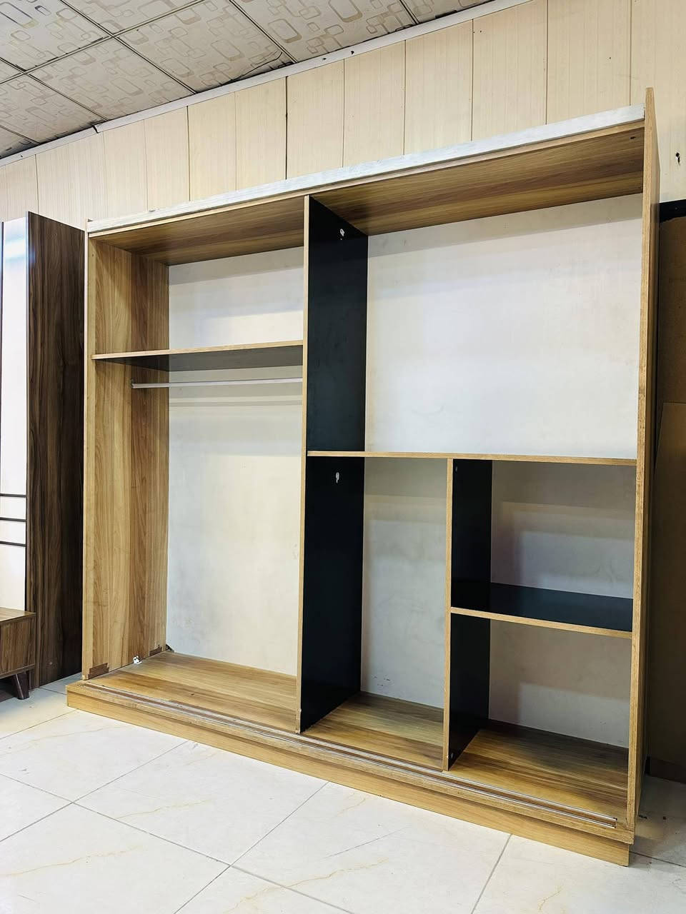 غرفة تركي 4 قطع ( نقص ميز تواليت ) 
مستخدم نظيف
السعر 300 قفل
التوصيل والشد داخل بغداد مجاناً
يوجد توصيل محافظات بكروة
للحجز والاستفسار خاص او واتساب
***********
