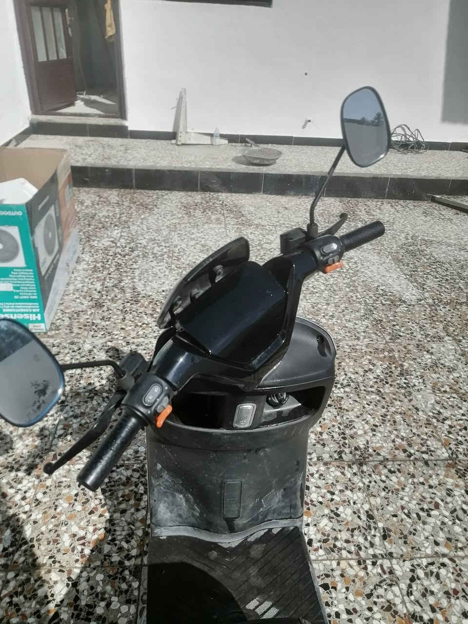 دراجه للبيع نضيفه شركه تاجل الصيني كل شي شغال السعر 900 الف وبيها مجال بسيط مصارلي 4 تشهر من جايبها بس معتاز ضروري *********** بي واساب وعلى المازنجر موجود
