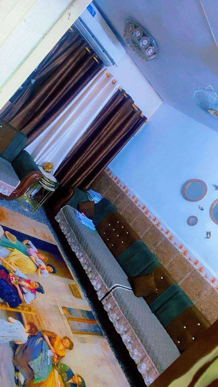 بيت للبيع مساحته ١٢٠ طابو صرف  مكانه دوره ابو دشير قريب على بيت جباره بالشارع العريض يحتوي على استقبال واسعه وثلاث غرف وثلاث صحيات وكراج يسع سياره البيت طابق ونصف.  سعره ١٢٥ بي مجال


**إذا كنت صاحب هذا الإعلان وتريد حذفه لأي سبب، رجاءا أرسل رسالة إلى الدعم الفني**