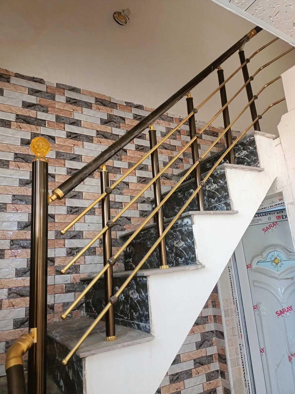 ٥٠ متر لليجار حي الجامعه مقابل عاصمة الثقافة بي غرفتين وصاله ومطبخ جديدة سعر ٣٠٠ الف الاتصال ***********
