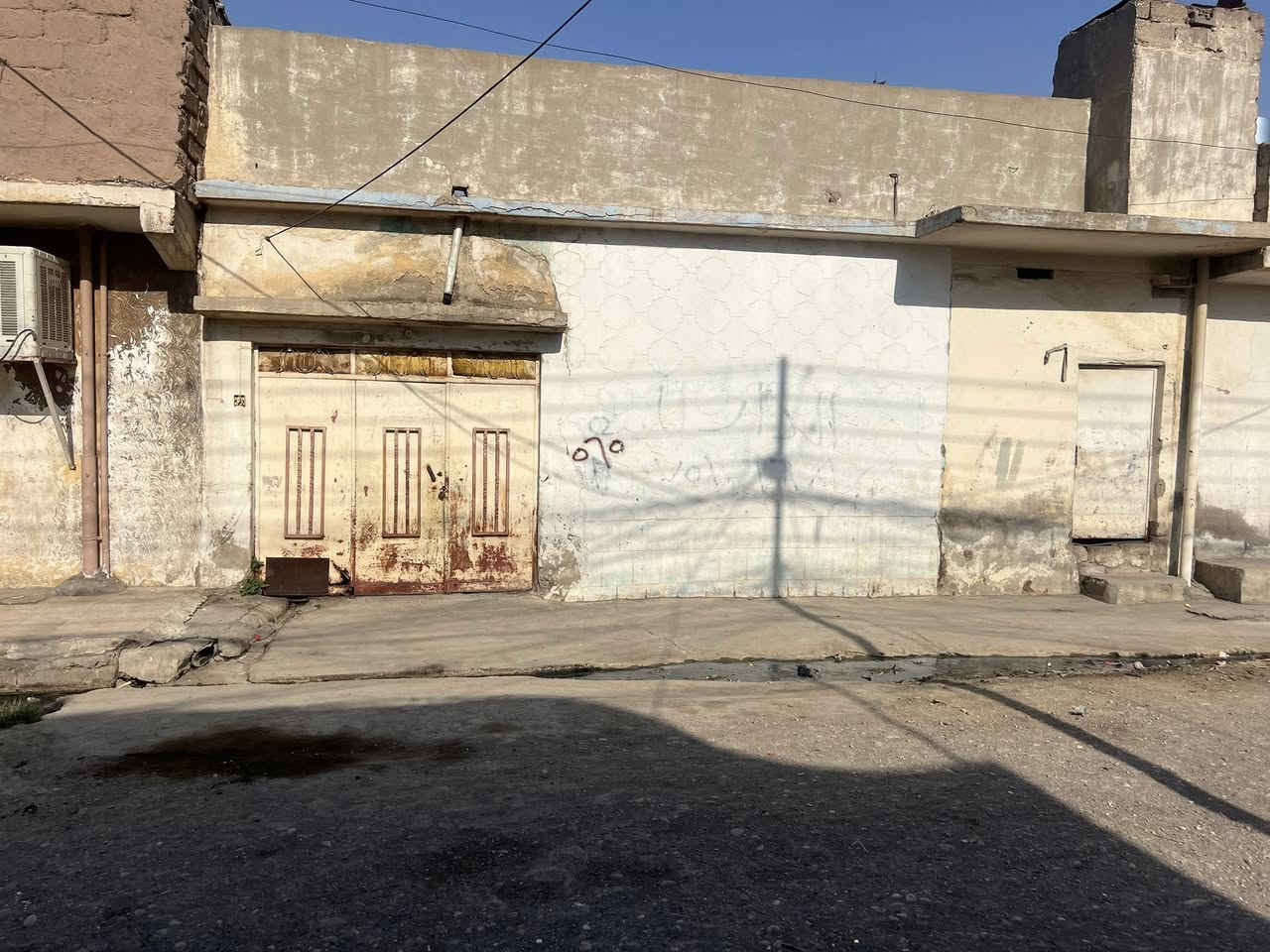 بيت للبيع في حي الكرامه المساحه 200 م سند 2026 الموقع خلف ياسين ابو الشربت
***********
