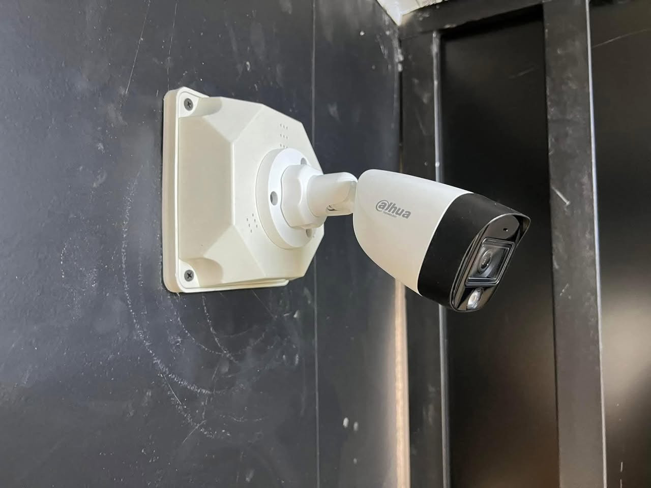 اللهم صل على محمد وآل محمد
� جزء من أعمالنا 🔹
تم بحمد الله إعادة ترتيب وصيانه كاميرات مراقبة نظام ip في مبنى فلوجه ، بعمل منظم واحترافي يضمن وضوح الصورة واستمرارية المراقبة.

📹 خبرة في التنفيذ – التزام بالجودة – دعم فني متواصل كادر هندسي محترف
***********
***********
مكتب المتميز مقابل محكمة القديمه
مكتبً المتميز شارع 40
