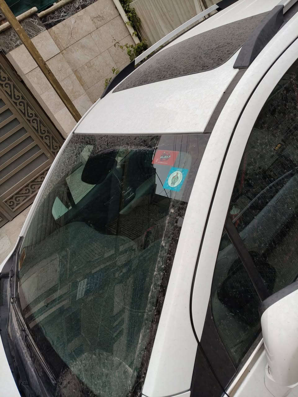 السلام عليكم 
شوفرليت تراكس موديل 2018 
رقم بغداد بااسمي 
وكالة المنصور فووووول مواصفات بريميره 
ماشية 50 الف كيلو فقط 
بيها ضرر بسيط بحافة الباب وحافة الجاملغ وصلحتهن ومكتوب السونار وهاي مواصفاتها 
بصمة 
فتحه 
كامره 
رادار 
تشغيل عن بعد 
دبل بصمة 
مكانها بغداد حي البنوك 
للاستفسار اتصل 
***********
