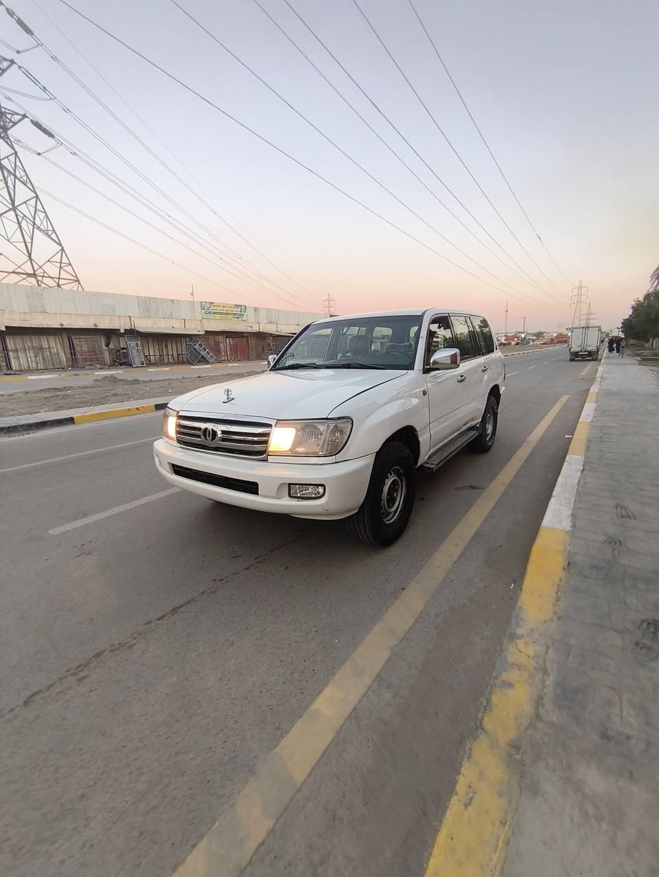 السلام عليكم مزاد وزارة الداخلية 
مونيكا 2004كويتي 
 مزاد وزارة الداخلية 
كير اوتوماتيك 
محرك بلاد عدله 
تبريد ثلج 
مصبوغه عام
بجم محدث 2007
صدر كامل جديد 
 دوشمه كشنات +قمارة+ ارضيه جديده
جام كهرباء اربع بيبان
معاملتها واصله الرقم ع المشتري
السعر :83$ وبيها مجال حك الجيه
عنوان بغداد 
للاستفسار ***********
